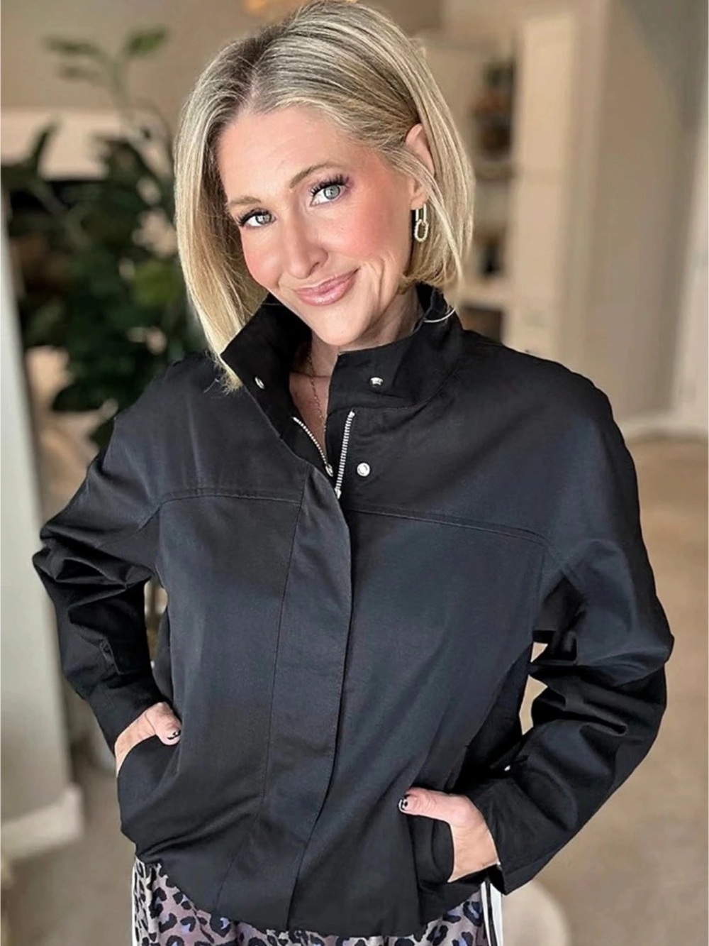Women’s Cropped Utility Jacket - Picture 7 of 16